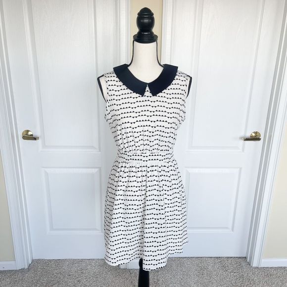 One Clothing Size‎ 0 Black White Contrast Triangular Collared Sleeveless Dress - Picture 1 of 12